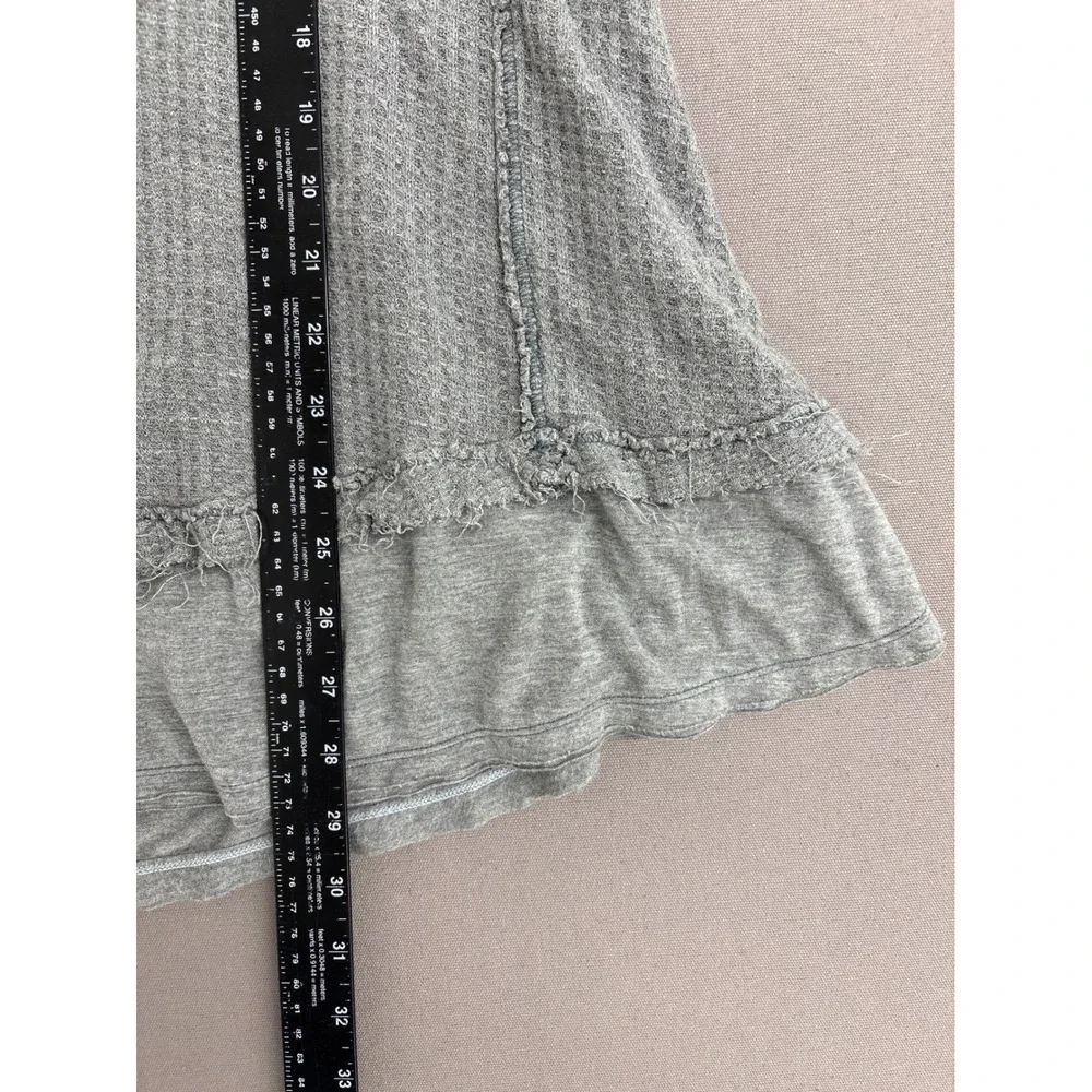 We The Free Free People Gray Waffle Knit Thermal V-Neck‎ Ruffle Hem Top Medium